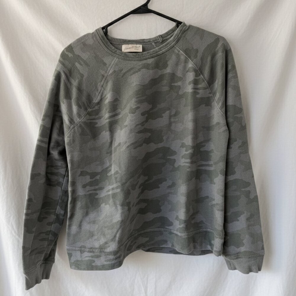 Universal Thread Women's Camo Sweatshirt, Size Large
